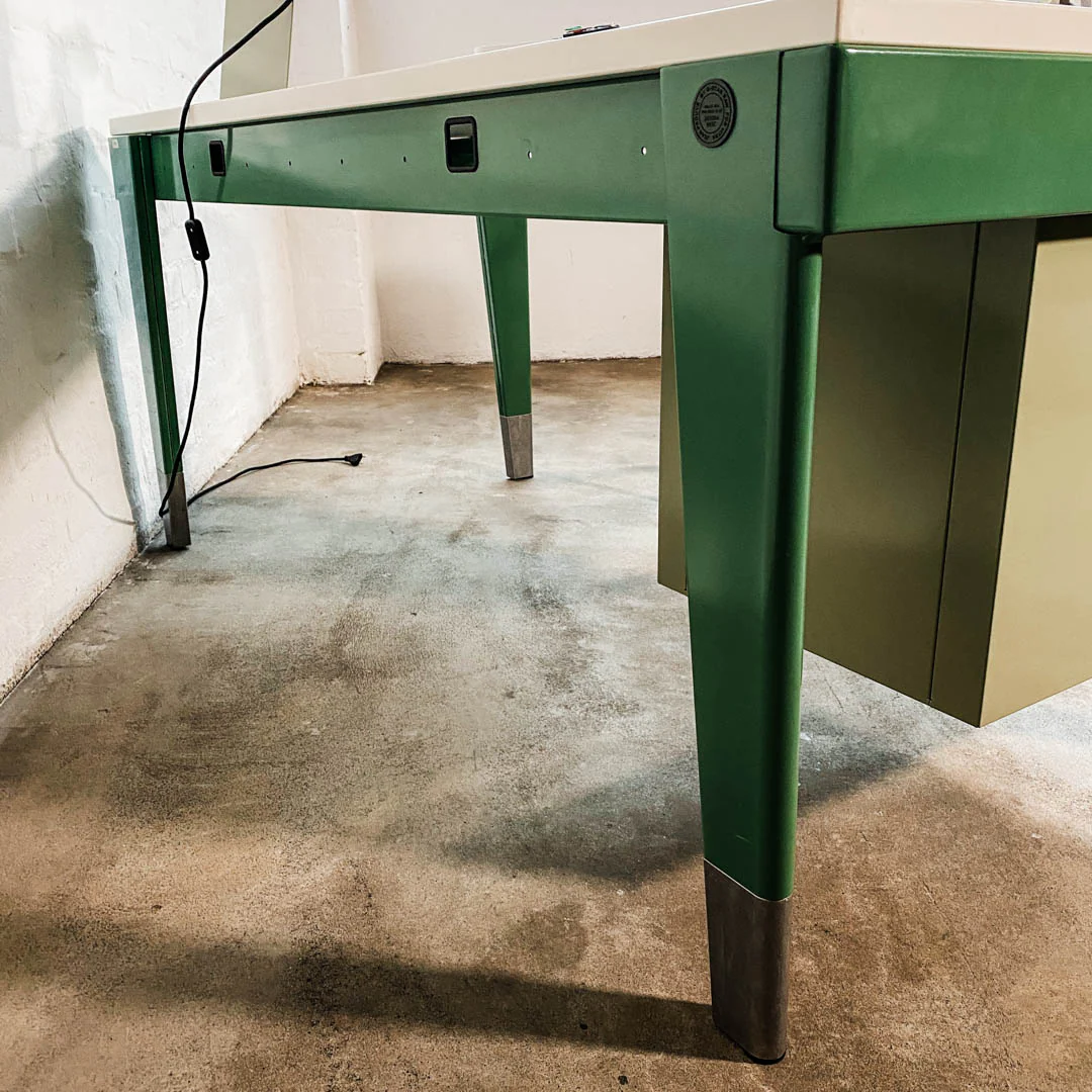 Vitra - Bureau Métallique Raw Edition - Sekretär/Schreibtisch - grün/weiß - Jean Prouvé - sehr guter gebrauchter Zustand - Image 6