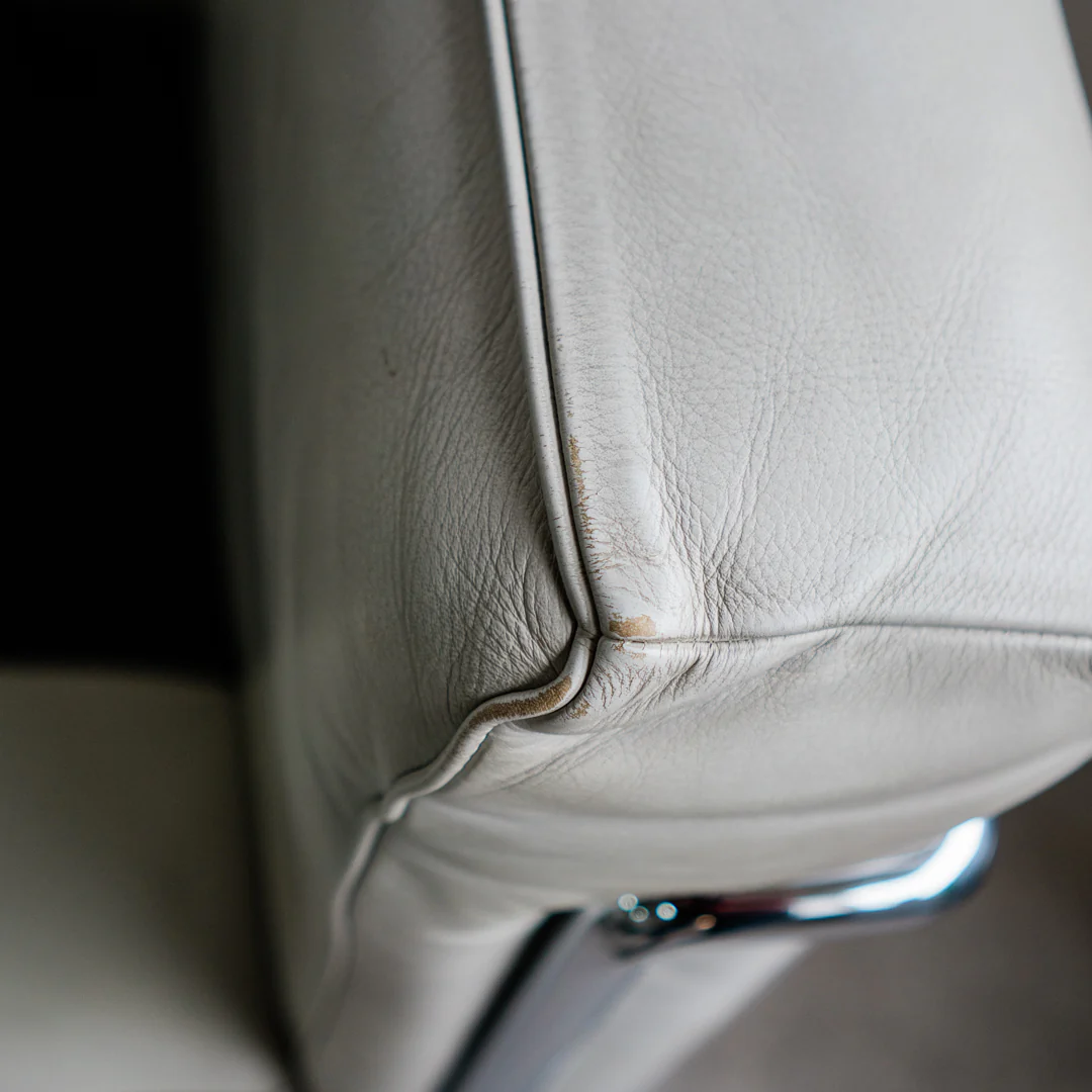 Cassina - LC 2 - 3-Sitzer Sofa - Leder hell - Le Corbusier, Charlotte Perriand & Pierre Jeanneret -  guter gebrauchter Zustand - Image 4