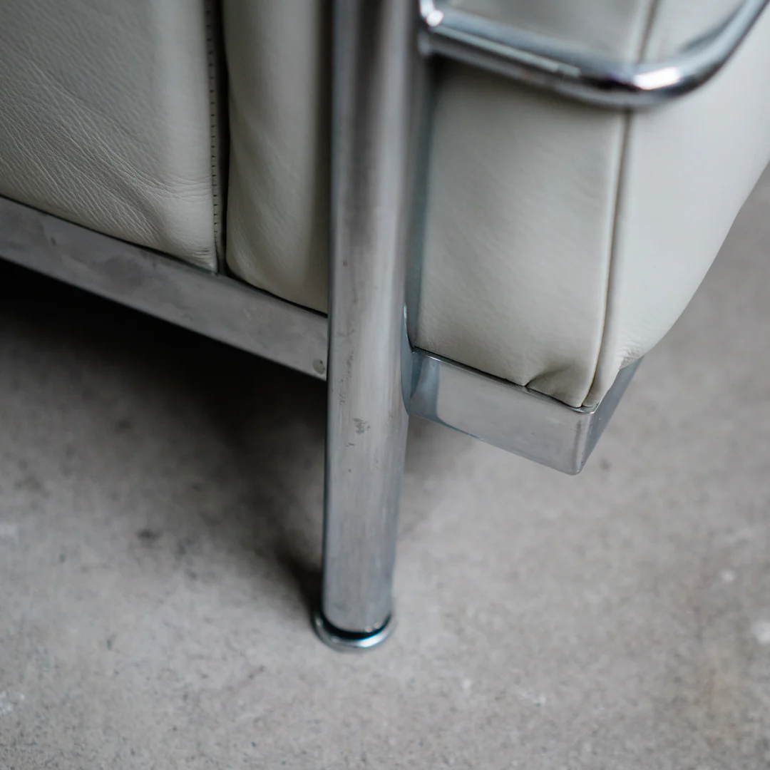 Cassina - LC 2 - 3-Sitzer Sofa - Leder hell - Le Corbusier, Charlotte Perriand & Pierre Jeanneret -  guter gebrauchter Zustand - Image 8