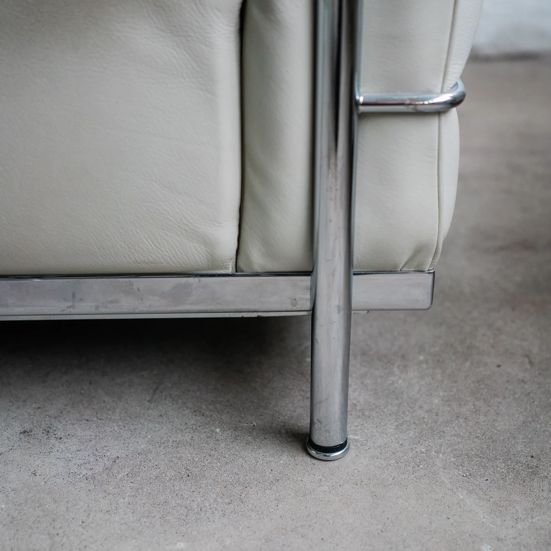 Cassina - LC 2 - 3-Sitzer Sofa - Leder hell - Le Corbusier, Charlotte Perriand & Pierre Jeanneret -  guter gebrauchter Zustand - Image 9