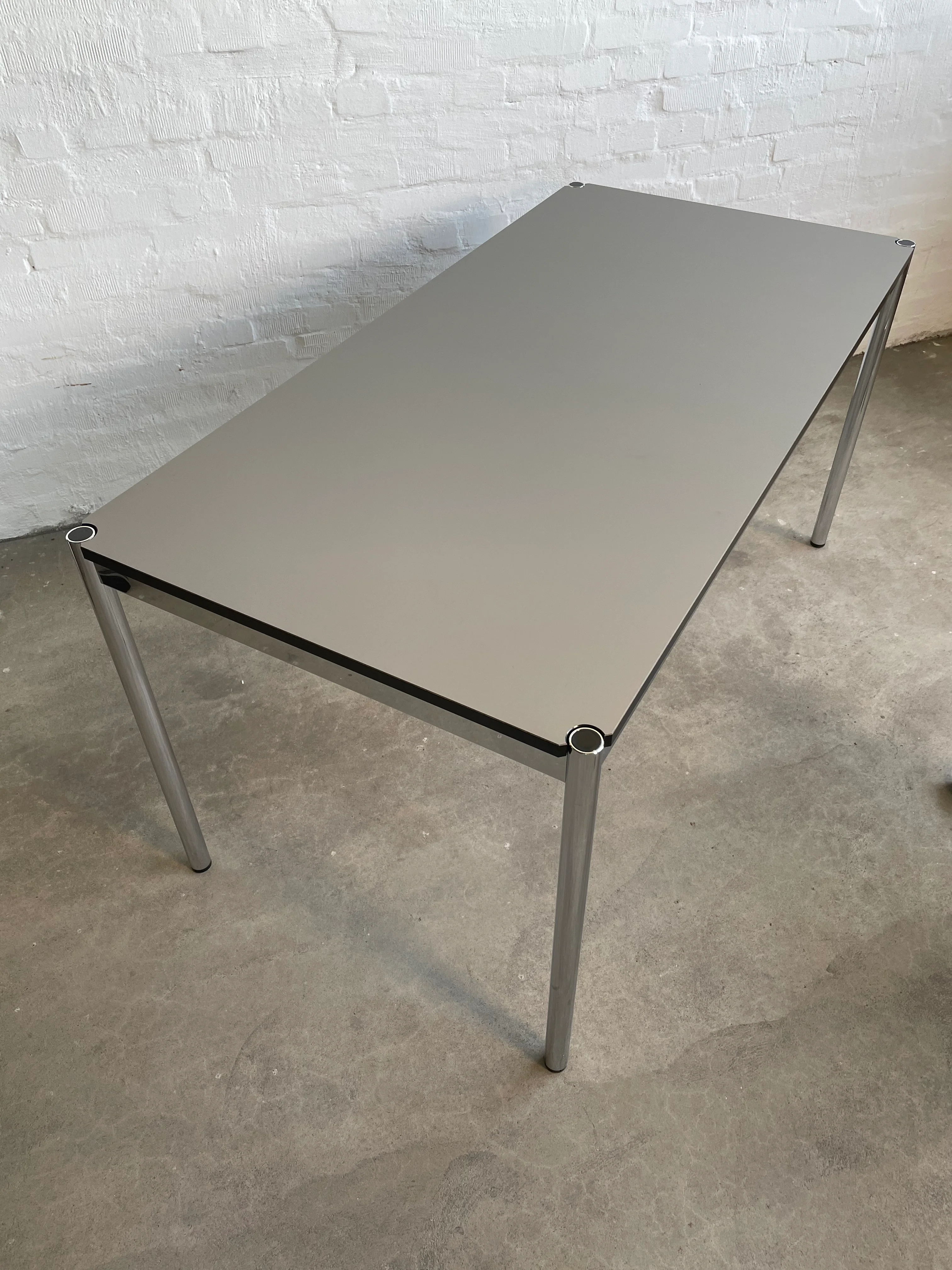 USM Haller - Fenix - Tisch - grau - 150 x 75 cm - gebrauchte TOP Qualität - Image 4