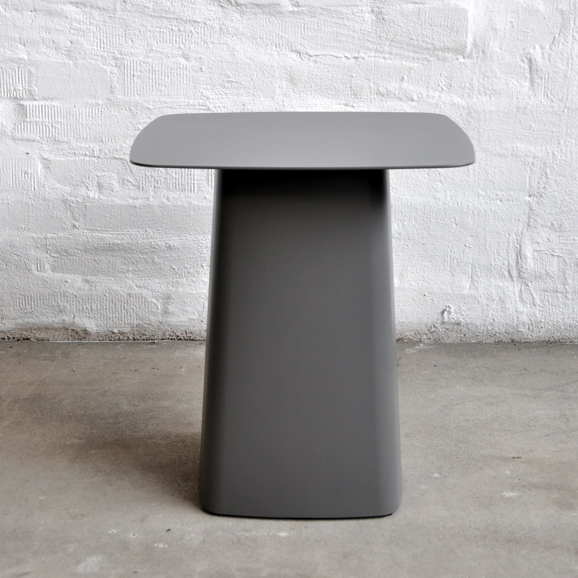 Vitra - Metal Side Table - Beistelltisch - Mittel - Outdoor - dimgrey - Ronan & Erwan Bouroullec - gebrauchter TOP Zustand - Image 4